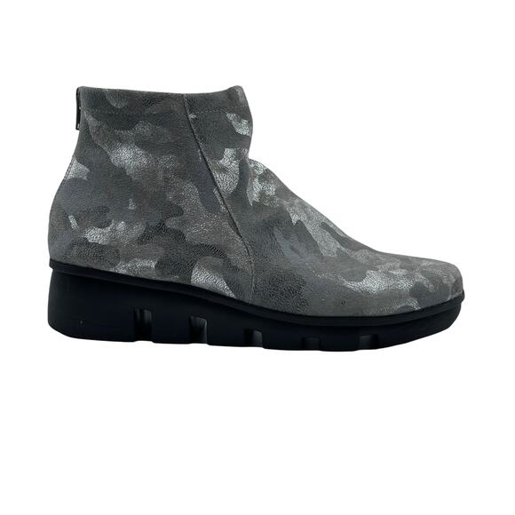 L'Amour Des Pieds Gray Silver Camo Hadirat Bootie Jeans Style Size 9.5M - Picture 2 of 12